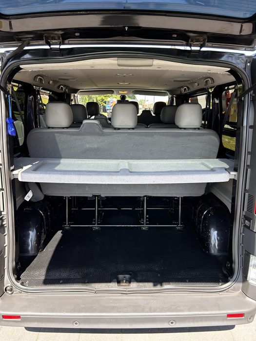 Wynajem Wypożyczalnia Aut Auta Renault Trafic 9 miejsc