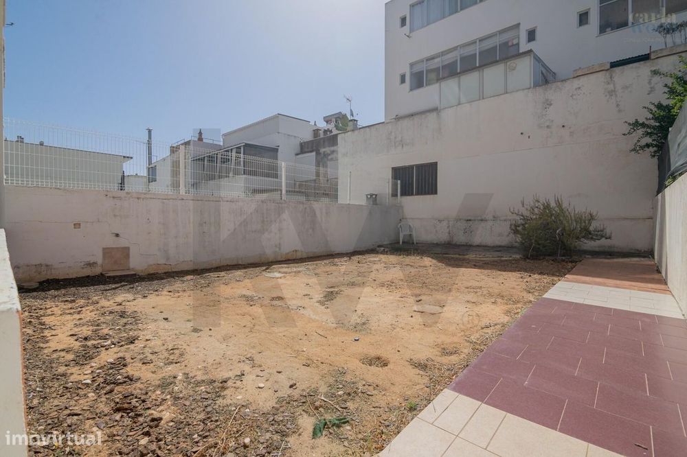 Um fantástico apartamento t2 de rés do chão, com terraço e logradouro