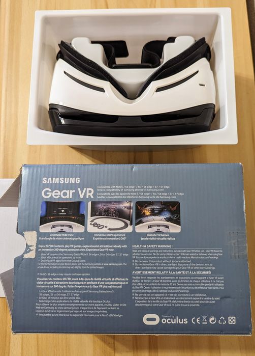 Віртуальні окуляри для смартфонів Samsung Gear VR