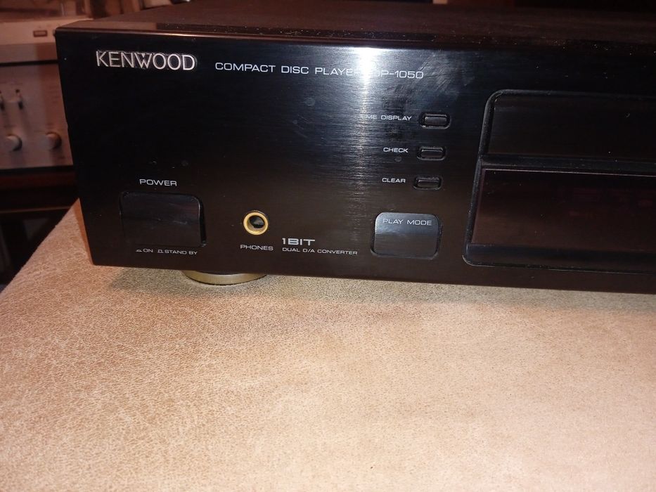 продаю CD проигрыватель Kenwood