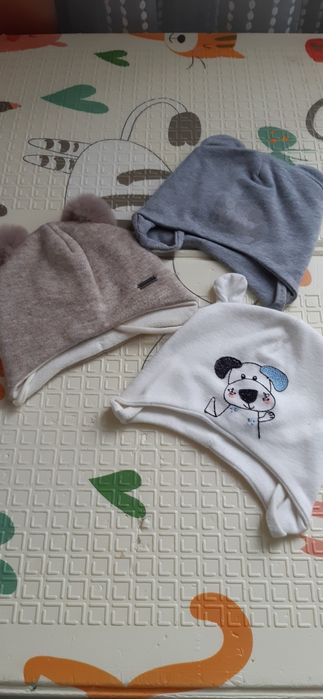 Шапочки до рочку(можна і до 1,5)Ціна за три