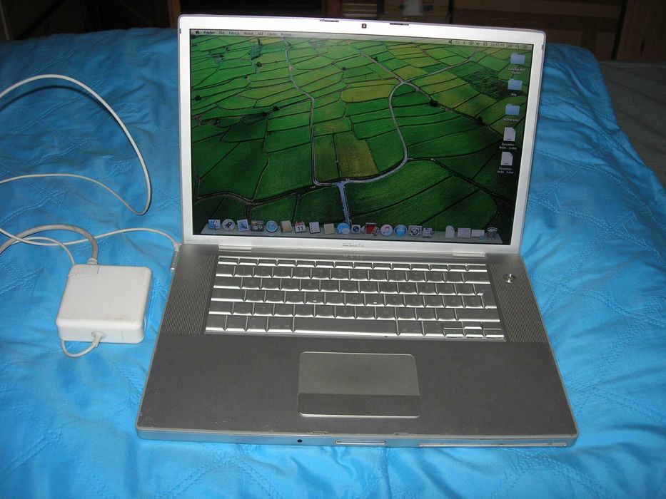 Mały laptop Apple MacBook A1260