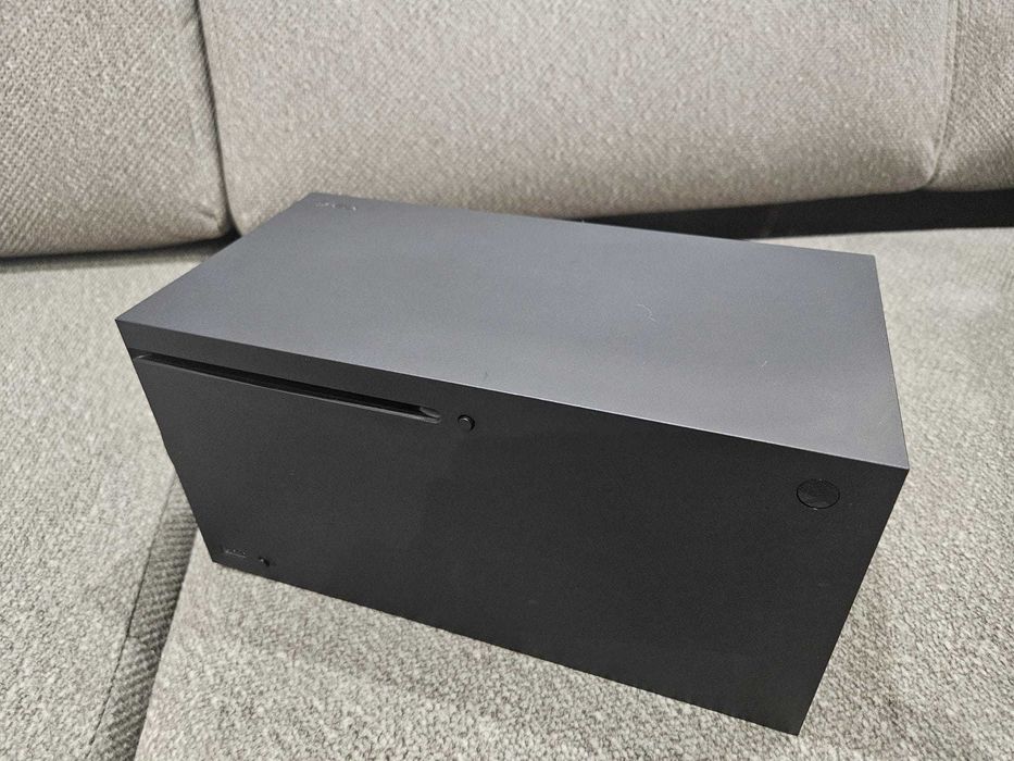 Xbox Series X 2 pady + gry