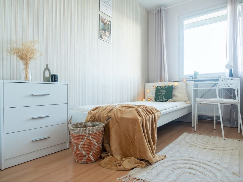 POKÓJ 1-OS ; Centralna 38A - 1190 czynsz - View 2