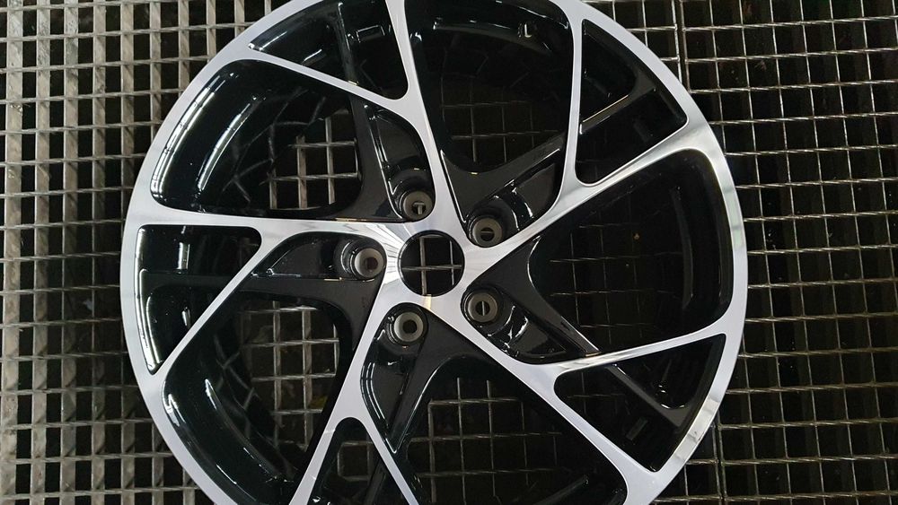 FELGA ALU  RENAULT  5x114,3 8,25x19  ET-65