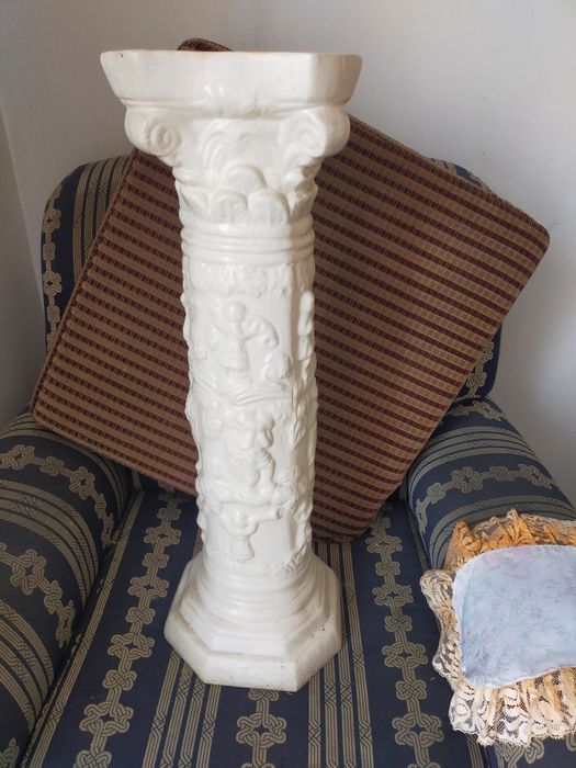 Suporte em loiça para vasos ou estatuetas