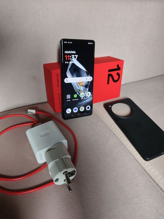 Oneplus 12 5G.   12GB/256GB