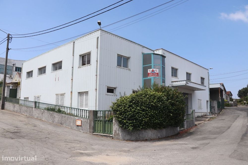 Factory/Industrial Property for Sale in Lustosa and Barrosas (Santo Estêvão), Lousada