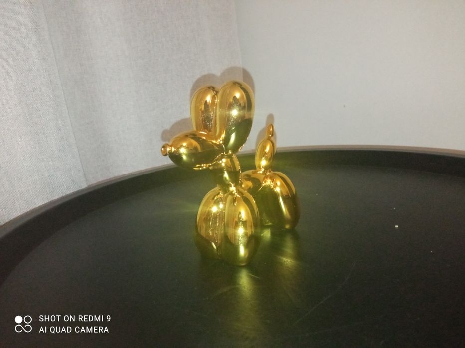 Figurka ozdoba dekoracja piesek z balonów złoty