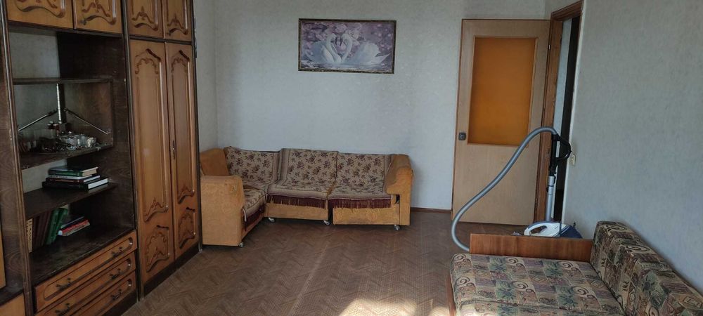 Дарницька площа, Соцмісто, Гашека 7 А,