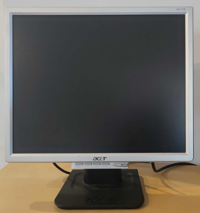 Computador Desktop + Monitor + Teclado sem fios + rato