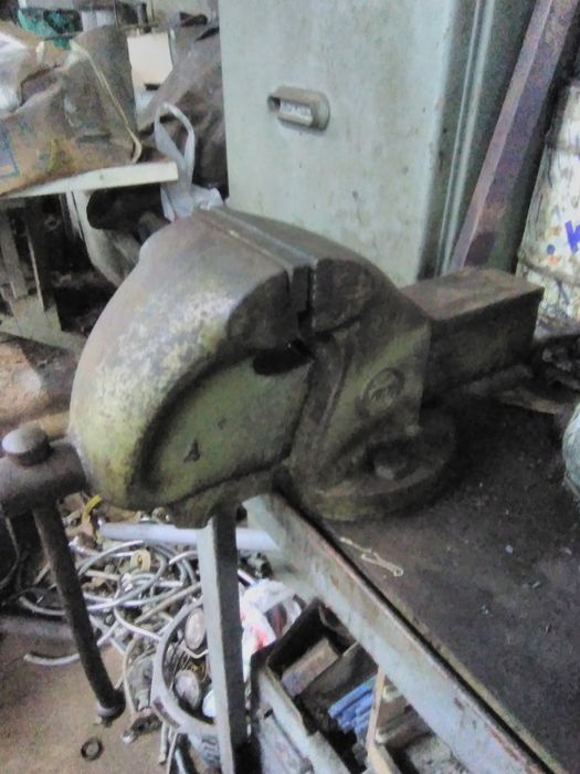 Varias Bancadas em ferro com Gavetas e tornos Oliva n 4