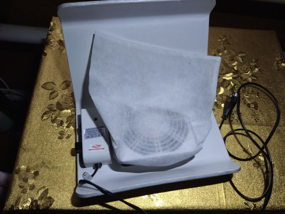 Продам манікюрна витяжка .