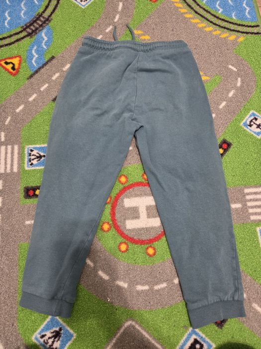 Spodnie dresowe little kids rozm.122 na 6-7 lat