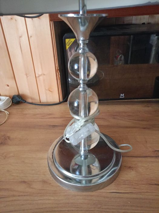 Piękna lampa stołowa