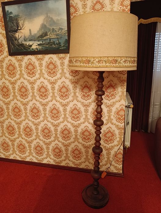 Candeeiro pé alto madeira