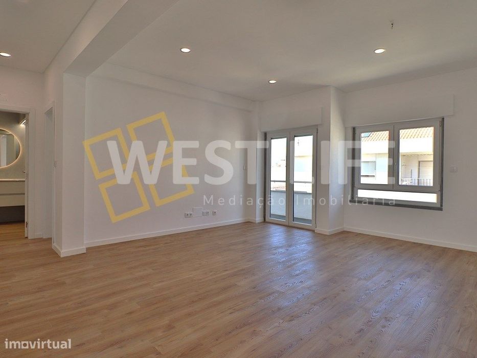 Apartamento T2+1 Totalmente Remodelado com VISTA MAR - a apenas 3 m...