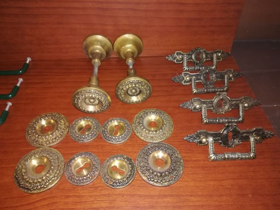 Puxadores de Móveis - Vários Metal / PVC / Madeira / Porcelana
