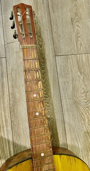 Гитара 6-ти струнна