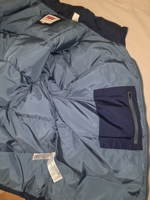 Продам чоловічий пуховик " Levi's"