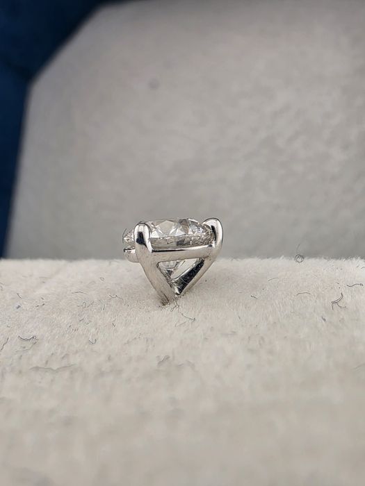 Серьги пусеты из белого золота 750 пробы с бриллиантами по 0.51ct  GIA