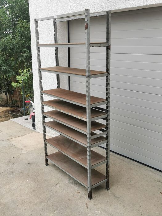 Estante com prateleiras removíveis