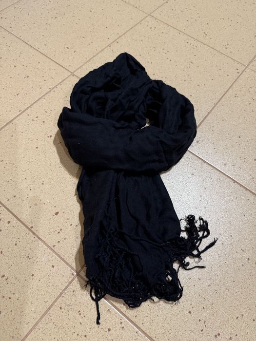 Kapphal czarny szal z fredzlami -wiskoza