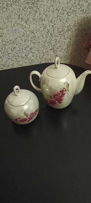 Наборы: (Чайник и Сахарница)