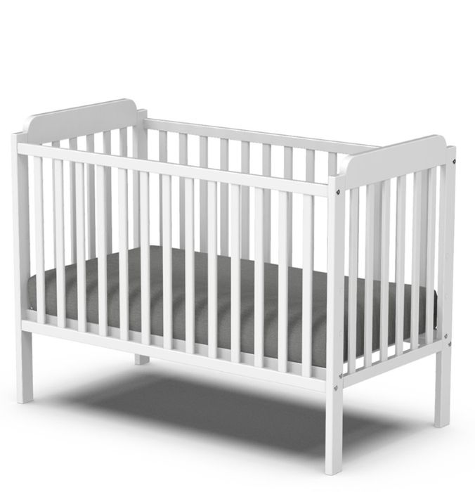 Cama de grades e colchão com Oferta de roupa de cama.