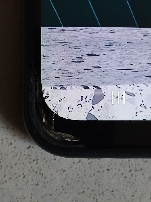 Telemóvel Samsung Galaxy  M13 - ecrã partido mas a funcionar