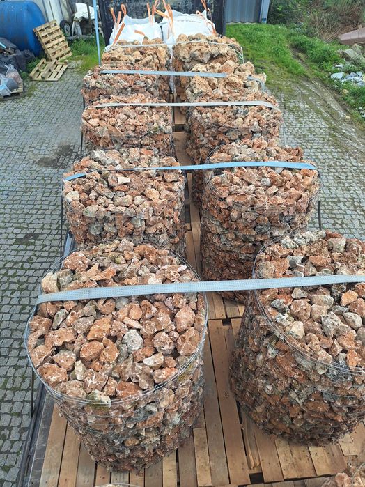 Pedra regional furada  Jardim