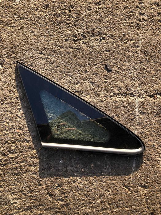 Opel Corsa E Szybak Szybka Trójkąt błotnika w błotnik 2019r