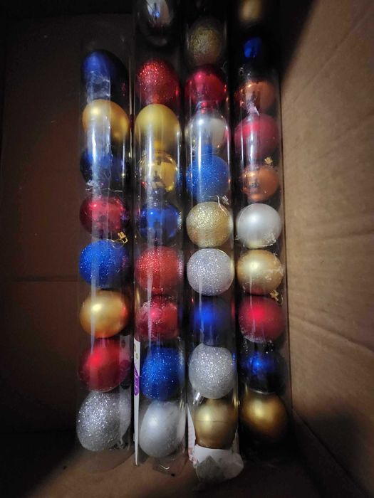 różne kolory bombki 37 szt. w tubach 5,5 cm średnica