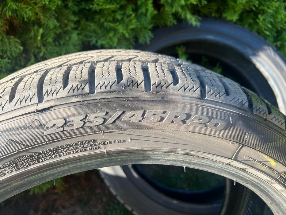 Opony Zimowe Komplet 235/45R20