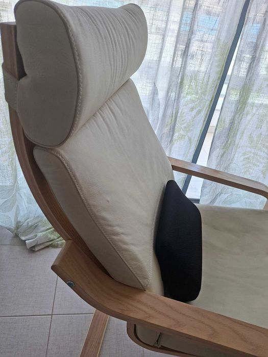 Poltrona IKEA POÄNG com repousa-pés