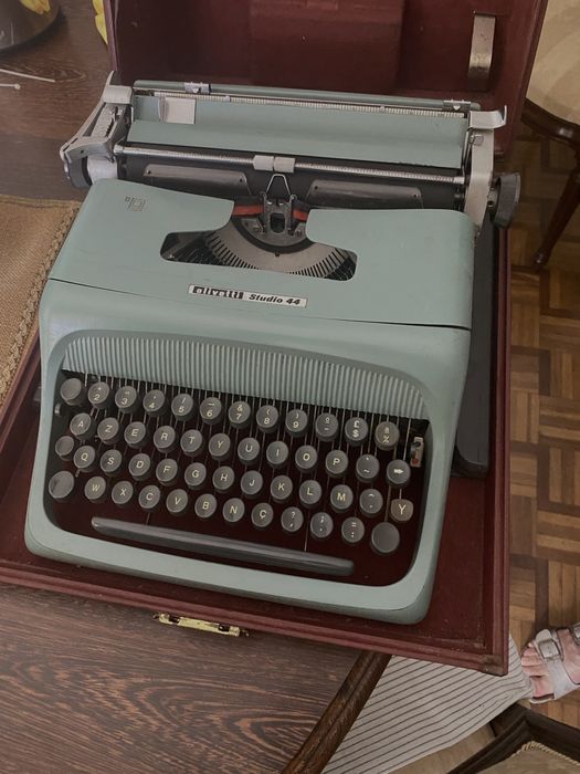 Maquina de escreve olivetti studio 44