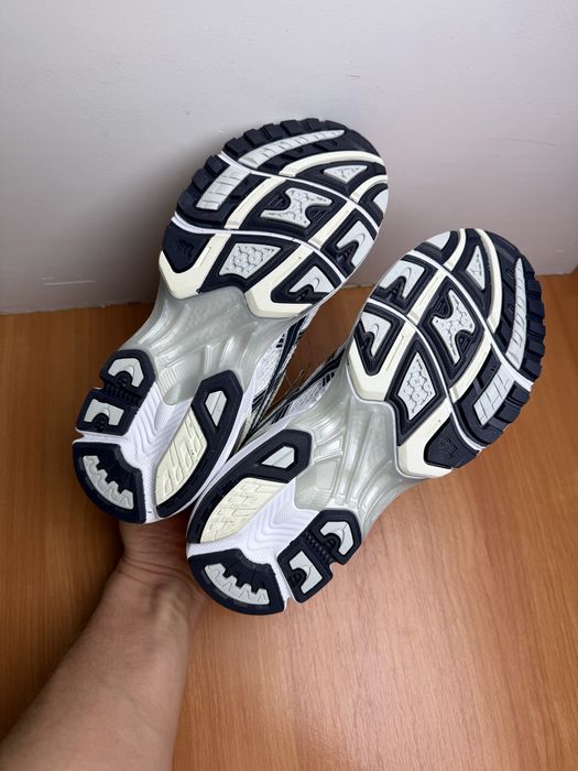 Кроссовки Asics Gel Kayano 14 размер 42 оригинал спортивные бег run
