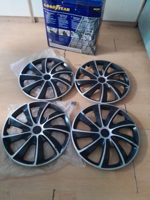 Kołpaki Samochodowe Uniwersalne Komplet 4 Sztuki 16" Czarno-srebrne