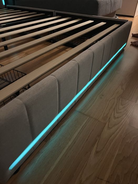 Cama de casal estofada com led  - novo