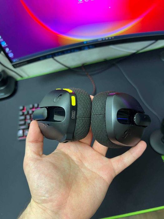 грові навушники Logitech G435