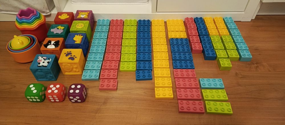 Gumowe klocki jak LEGO Duplo kubeczki kolorpwe zabawki dla niemowlaka