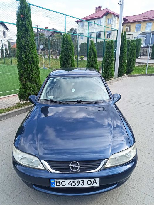 Opel Vectra 1.8 бензин 2000р.