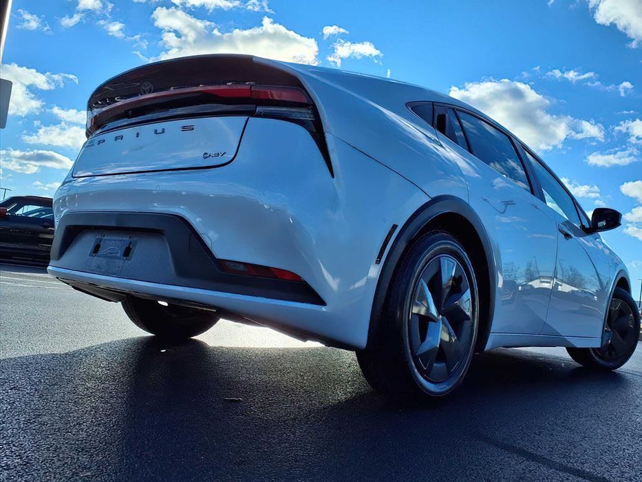 Toyota Prius      2025