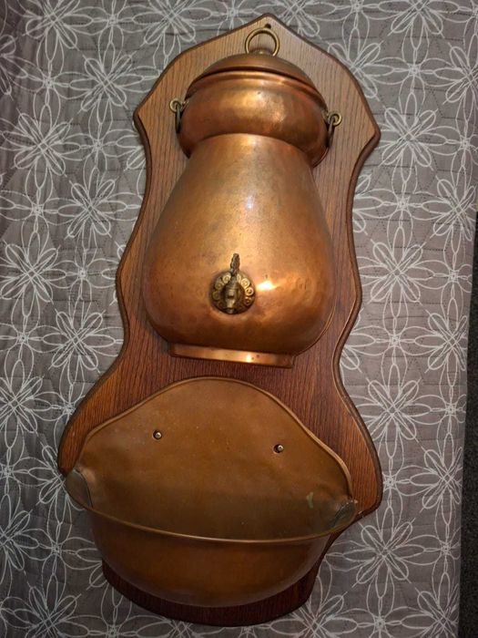 Umywalka ścienna, fontanna, lawatarz. Miedź.  Francja.