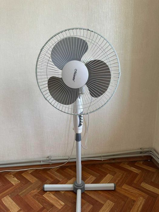 Maestro MR 900  Підлоговий вентилятор діаметр 40 см потужність 60 В