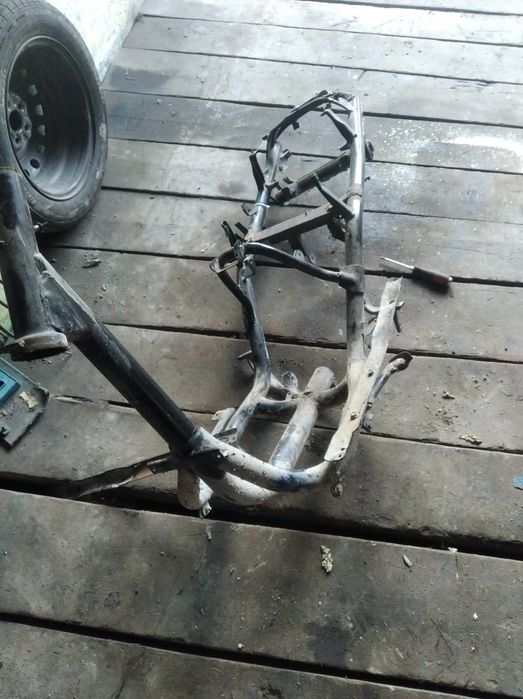 Продам мотор альфа 100кубіків  і є ще мотор від скутера 150тоже звоніт