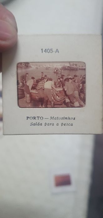 Projetor antigo com imagens da ELMO