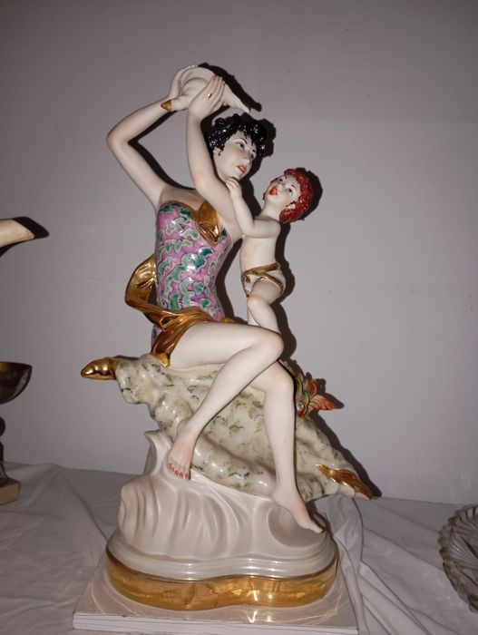 3 estatuetas/figuras decorativas em porcelana – 30 a 40 cm