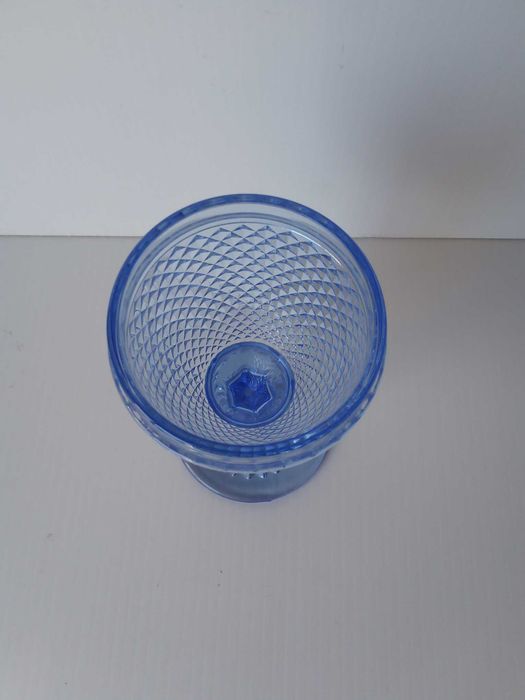 Cálice de bicos azul transparente, usado