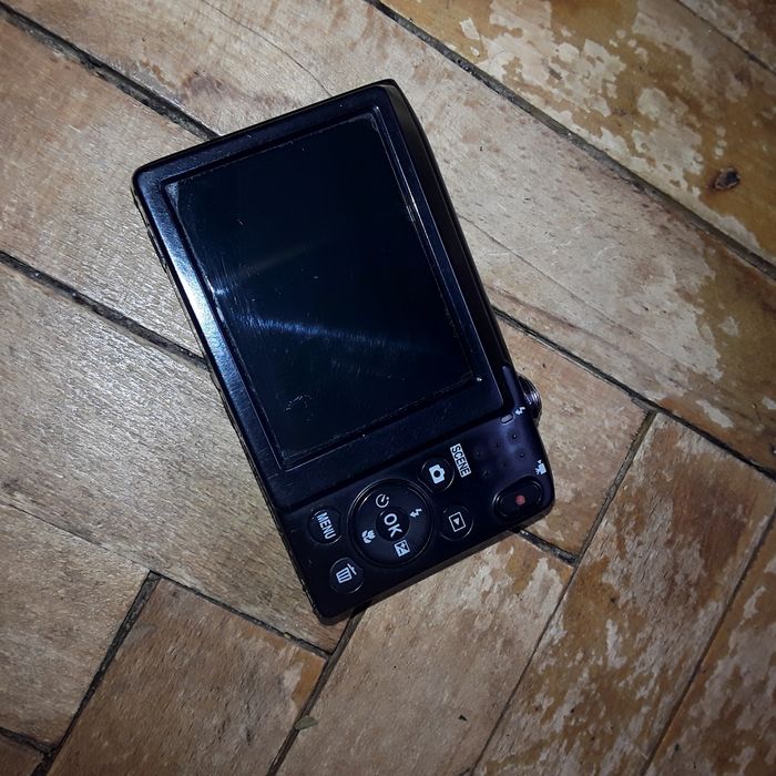 юбілейний Nikon Coolpix A100 цифровий фотоапарат (дефект)